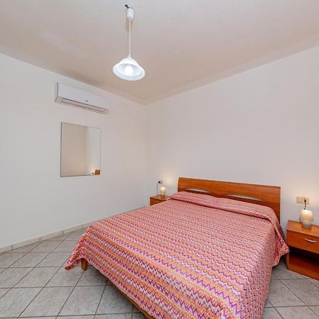 Appartamento Residenziale Trilocale 6 Posti Letto Via Sardegna San Teodoro San Teodoro  Exterior foto