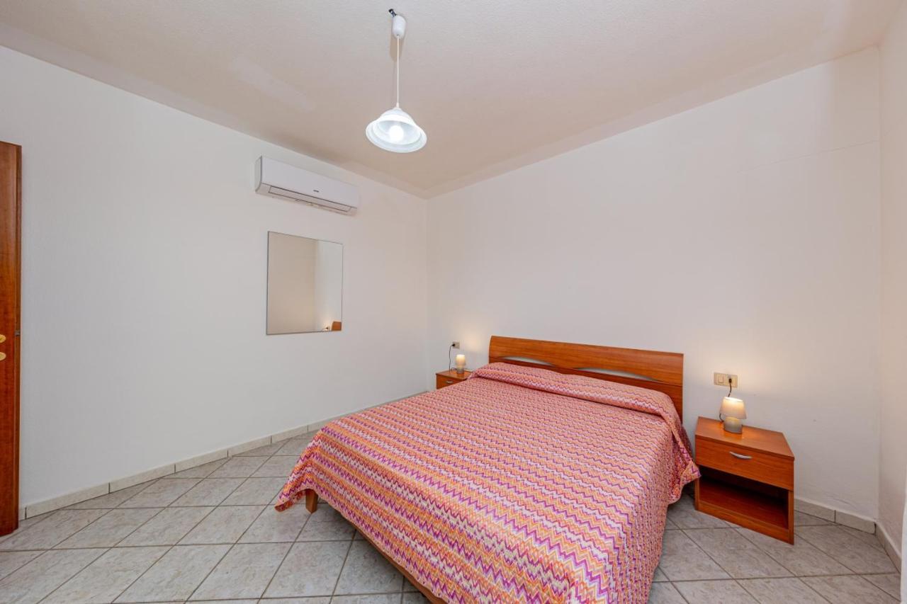 Appartamento Residenziale Trilocale 6 Posti Letto Via Sardegna San Teodoro San Teodoro  Exterior foto